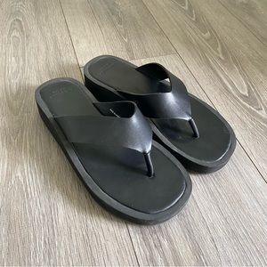 Abercrombie platform flip flops